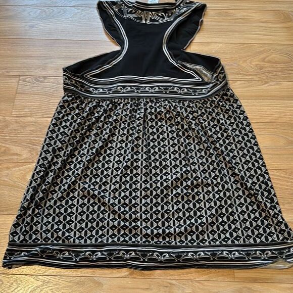 Max Studio Black and white Halter Top Size Medium - Picture 5 of 5